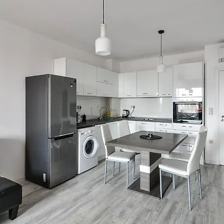 Private Beach 2br La Mer Flat With Free Parking Apartment